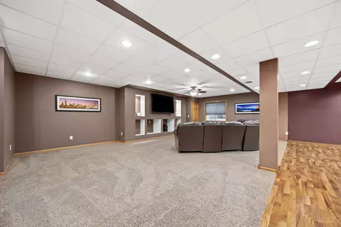 Living - 2089 Sunset View Ln, Kankakee, IL 60901 photo 3 of 4