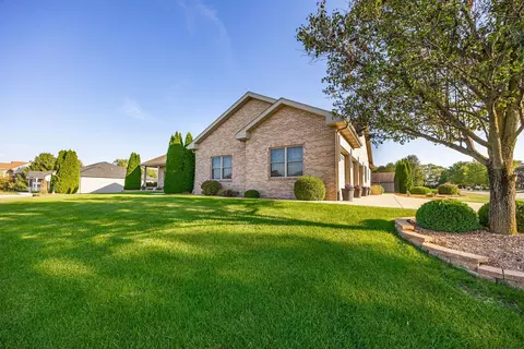 Exterior - 2089 Sunset View Ln, Kankakee, IL 60901 photo 3 of 4