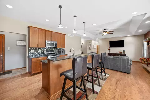 Kitchen - 2089 Sunset View Ln, Kankakee, IL 60901 photo 2 of 6