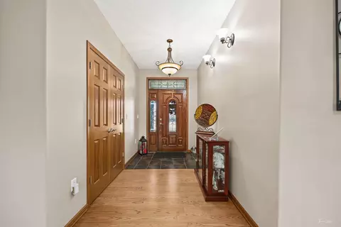 Entry Way - 2089 Sunset View Ln, Kankakee, IL 60901 photo 1 of 2