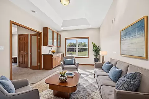 Living - 2089 Sunset View Ln, Kankakee, IL 60901 photo 2 of 4