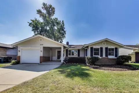 105 Crest Ave, Elk Grove Village, IL 60007