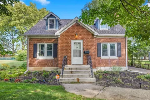 327 Lakelawn Blvd, Aurora, IL 60506