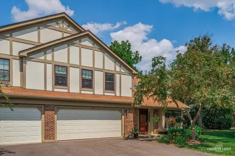 1745 Ennis Ln, Wheaton, IL 60189