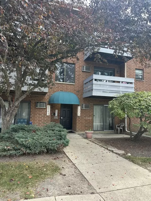1335 N Winslowe Dr #104, Palatine, IL 60074