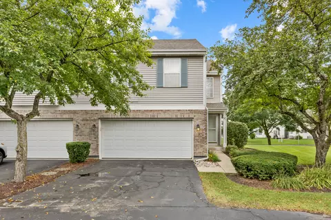 69 Colonial Ct, Streamwood, IL 60107