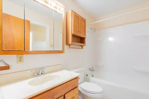 Bath - 809 Elm St, Bloomington, IL 61701 photo 1 of 2