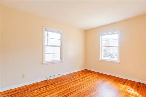 Bedroom - 809 Elm St, Bloomington, IL 61701 photo 5 of 7