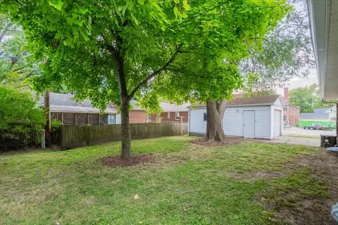 Exterior - 809 Elm St, Bloomington, IL 61701 photo 3 of 6