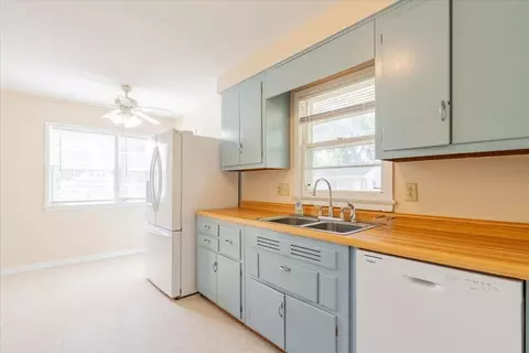 Kitchen - 809 Elm St, Bloomington, IL 61701 photo 1 of 3