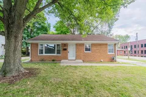 809 Elm St, Bloomington, IL 61701