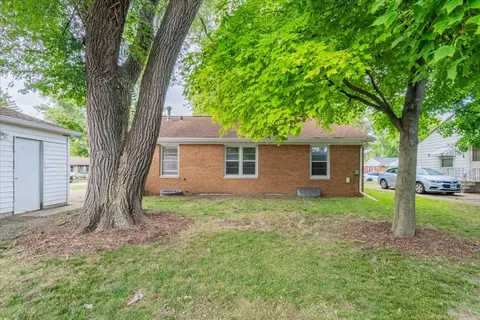 Exterior - 809 Elm St, Bloomington, IL 61701 photo 5 of 6