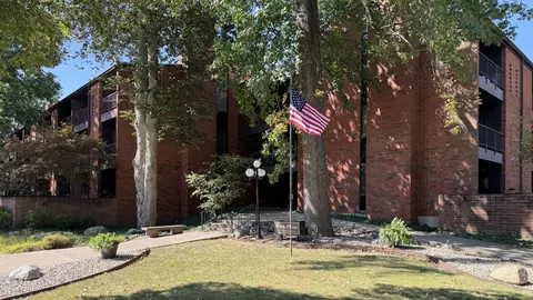 107 N Elm St #110, Champaign, IL 61820
