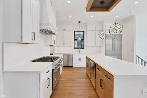 3905 N Drake Ave, Chicago, IL 60618 photo 8