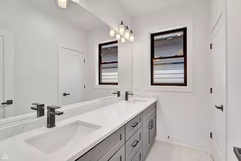 3905 N Drake Ave, Chicago, IL 60618 photo 24