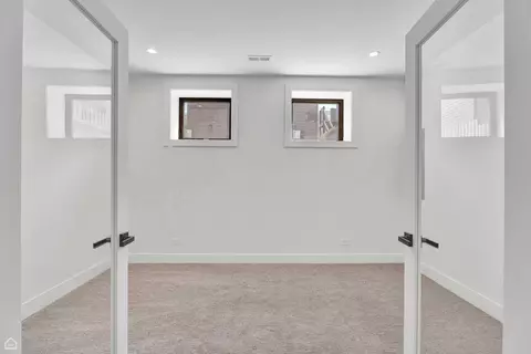 3905 N Drake Ave, Chicago, IL 60618 photo 30