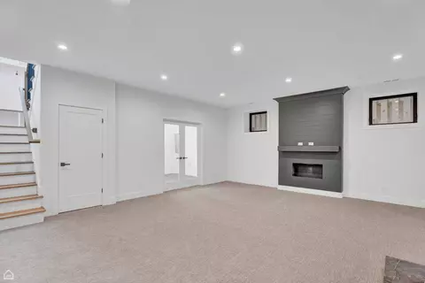 3905 N Drake Ave, Chicago, IL 60618 photo 32