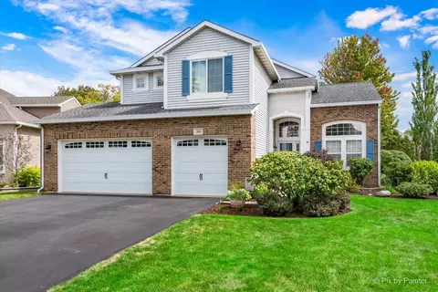 210 Ellis Rd, Lake In The Hills, IL 60156