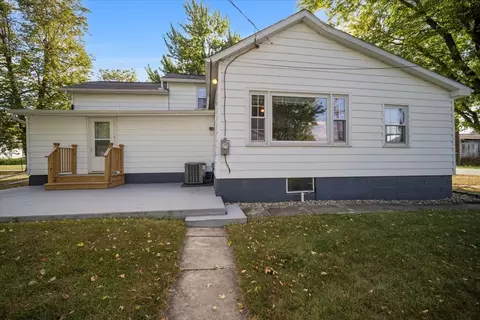 Exterior - 200 N Front St, Odell, IL 60460 photo 1 of 7