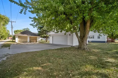 Exterior - 200 N Front St, Odell, IL 60460 photo 2 of 7