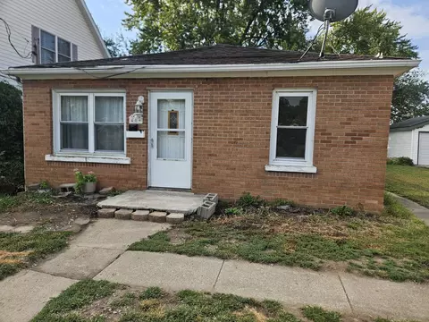 409 W Water St, Momence, IL 60954