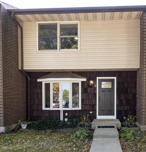 12 Dan Ireland Dr, Plainfield, IL 60544