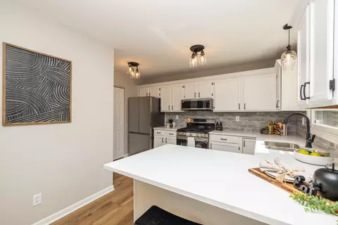 Kitchen - 12 Dan Ireland Dr, Plainfield, IL 60544 photo 2 of 3