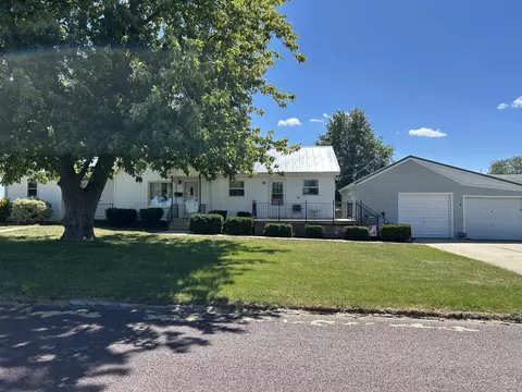 627 E 9th St, Gibson City, IL 60936