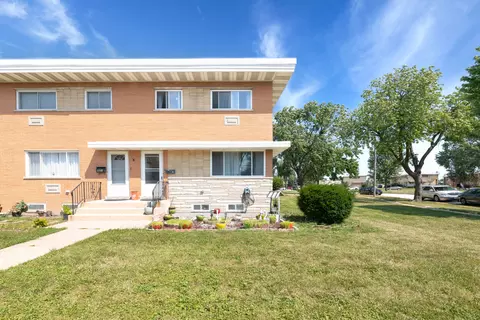 9664 Lois Dr #A, Des Plaines, IL 60016