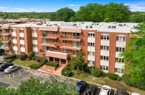 2066 Saint Johns Ave #301, Highland Park, IL 60035