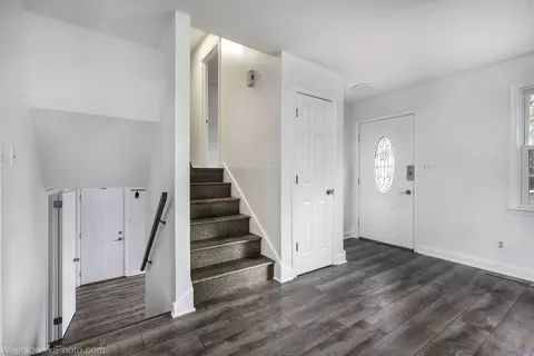 Entry Way - 1715 Flower St, Mchenry, IL 60050 photo 1 of 2