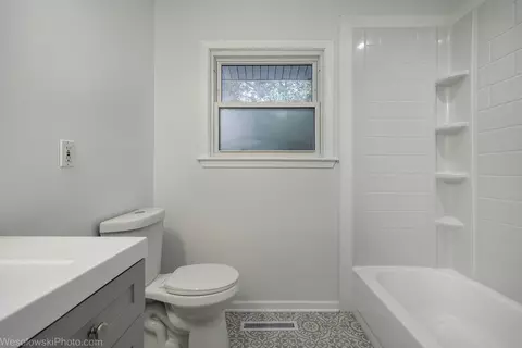 Bath - 1715 Flower St, Mchenry, IL 60050 photo 2 of 3