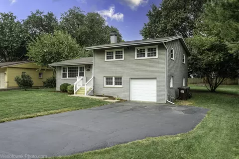 Exterior - 1715 Flower St, Mchenry, IL 60050 photo 2 of 5