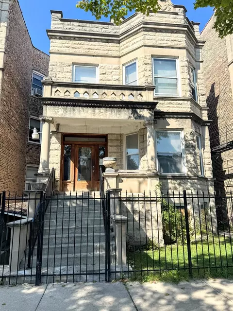 3908 W Gladys Ave, Chicago, IL 60624
