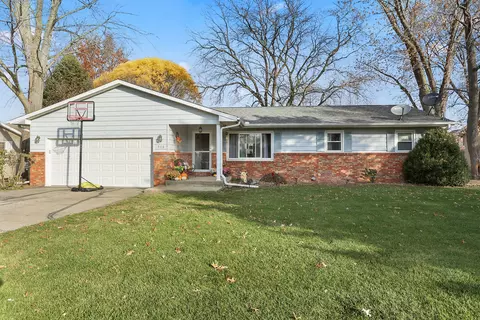 908 Robert Webb Dr, Monticello, IL 61856