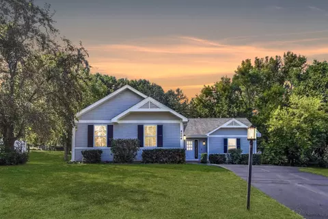 4504 Vista Dr, Island Lake, IL 60042