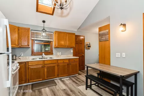 Kitchen - 1506 N River Rd, Mchenry, IL 60051 photo 1 of 2