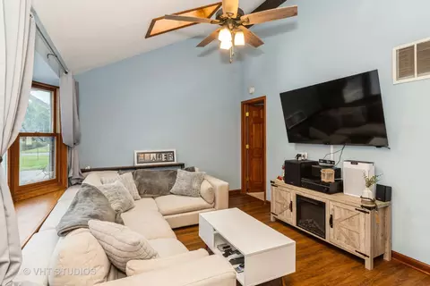 Living - 1506 N River Rd, Mchenry, IL 60051 photo 1 of 1