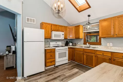 Kitchen - 1506 N River Rd, Mchenry, IL 60051 photo 2 of 2