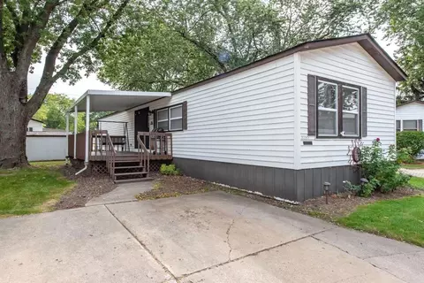 3285 Meadow Dr, Park City, IL 60085