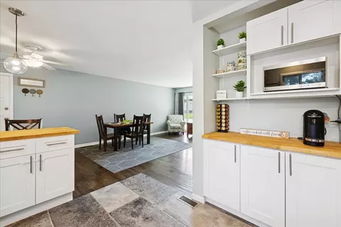 370 Flagstaff Ln, Hoffman Estates, IL 60169 photo 10