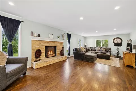 370 Flagstaff Ln, Hoffman Estates, IL 60169 photo 12