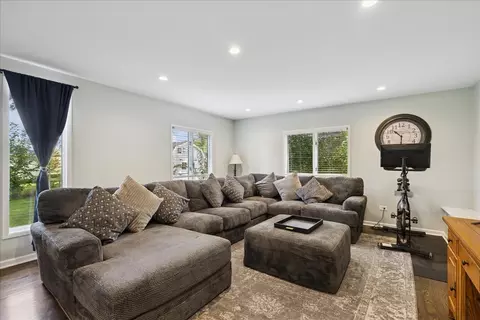 370 Flagstaff Ln, Hoffman Estates, IL 60169 photo 21