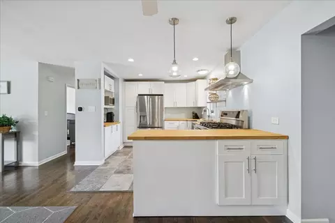 370 Flagstaff Ln, Hoffman Estates, IL 60169 photo 8