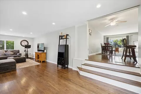 370 Flagstaff Ln, Hoffman Estates, IL 60169 photo 15