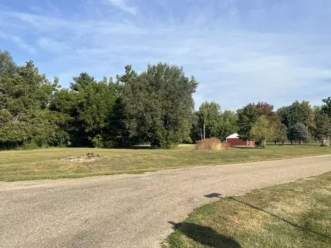 211 Fourth St, Secor, IL 61771 photo 4