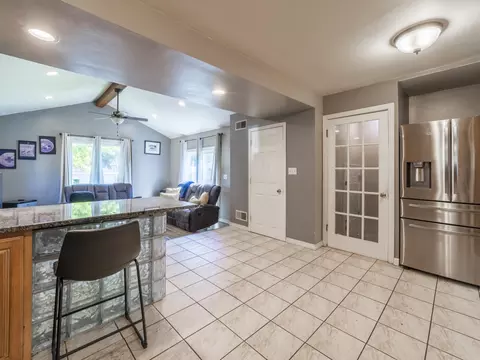 Kitchen - 17519 Community St, Lansing, IL 60438 photo 7 of 8
