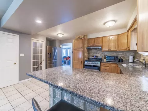 Kitchen - 17519 Community St, Lansing, IL 60438 photo 8 of 8