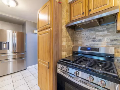 Kitchen - 17519 Community St, Lansing, IL 60438 photo 4 of 8