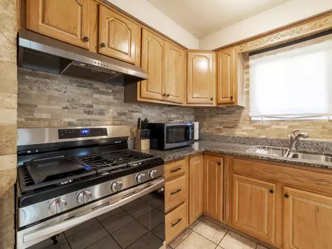 Kitchen - 17519 Community St, Lansing, IL 60438 photo 5 of 8